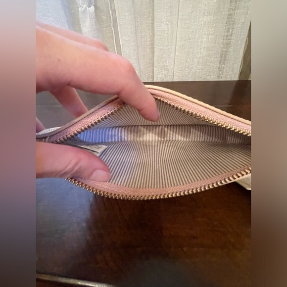 Gold make up case with stars. - Picture 3 of 3